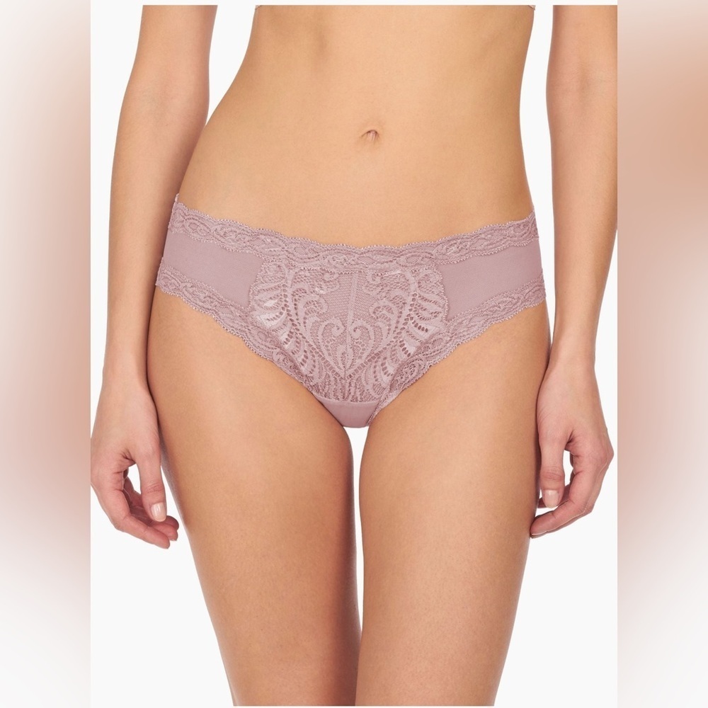 Natori Feathers Lace Hipster